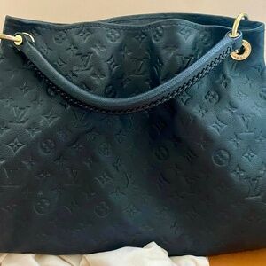 Louis Vuitton Artsy Bag in black